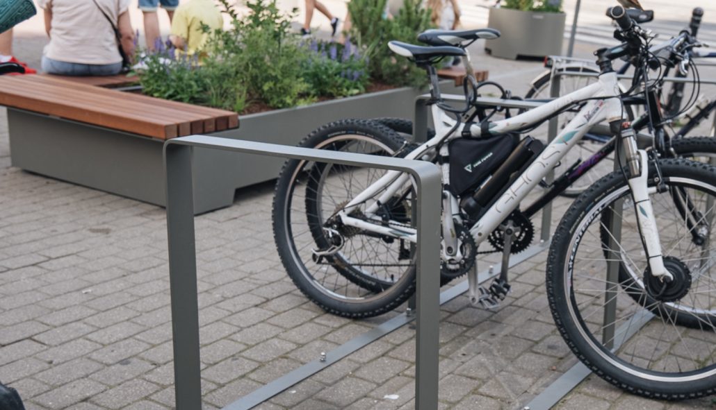 Velonovietne blakām soliņiem ar dobēm