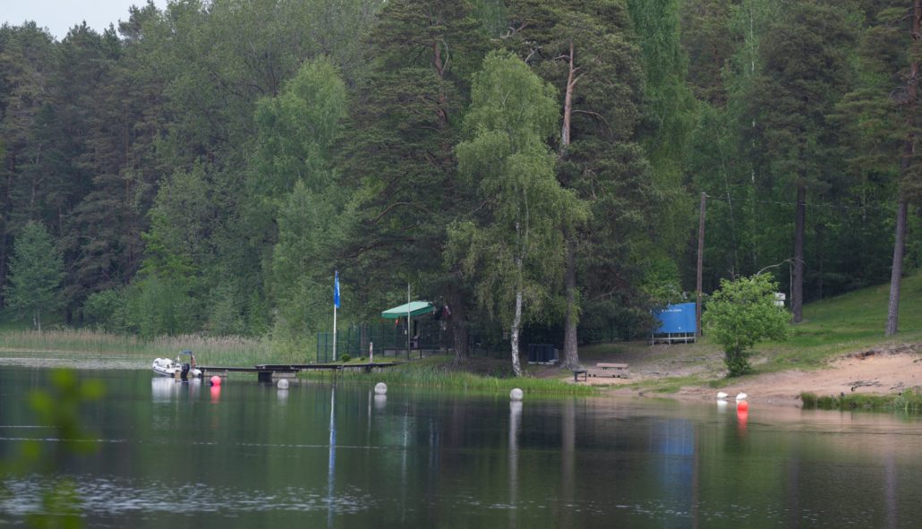 Bābelīša ezera peldvieta, zilais karogs