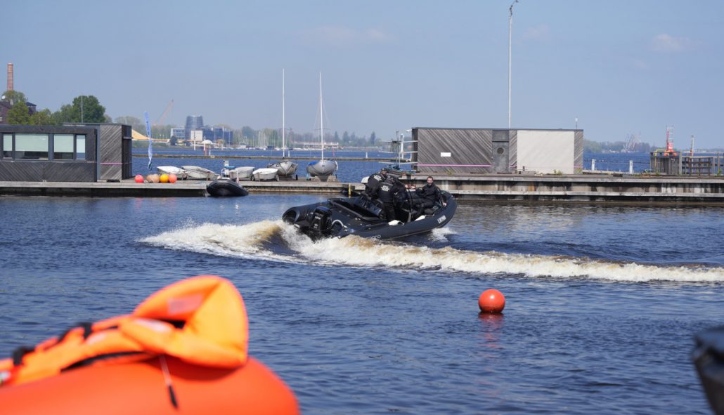 Rīgas pašvaldības policijas glābēju motorlaiva