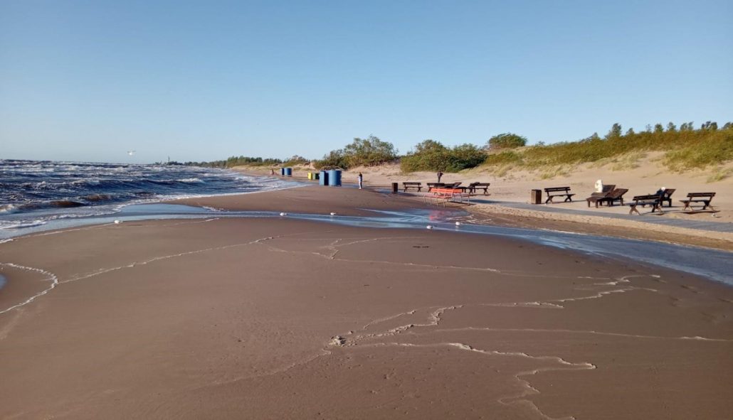 Rīgas peldvietu vēja bojājumi Daugavgrīvas peldvieta