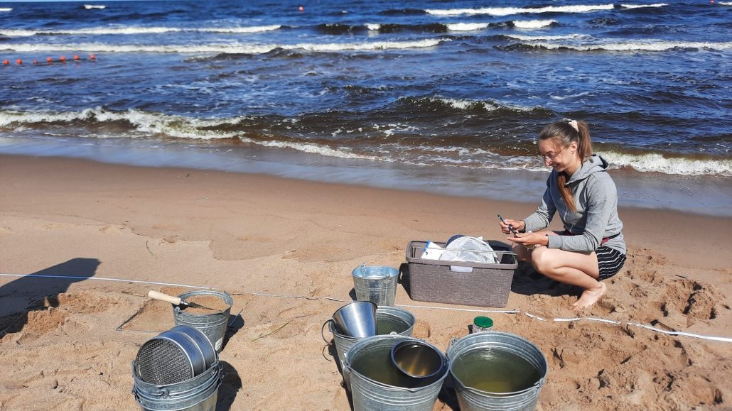 Mikroplastmasas piesārņojums Rīgas līča piekrastes pludmalēs 2