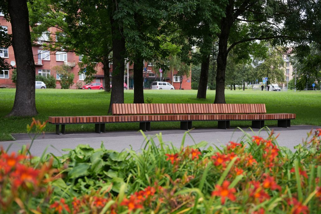 Uzvaras parks Rīgā – atjaunoti celiņi, soliņi un zālieni labiekārtotā 27 ha teritorijā