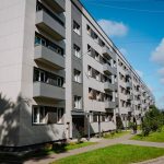 Rīgas pašvaldības dzīvojamais nams un dzīvokļi pilsētvidē, ilustrējot jauno īres maksas aprēķina kārtību, kas stājas spēkā no 1. jūlija un attiecas uz sociālajiem un pašvaldības dzīvokļiem.