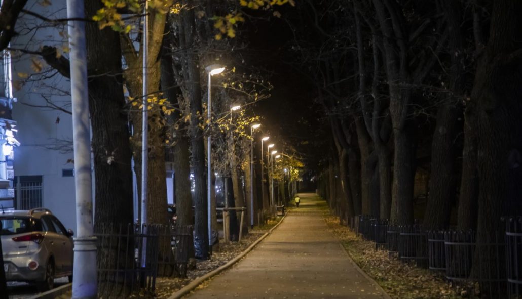 Rīgā modernizēs ielu apgaismojumu, uzstādot LED gaismekļus