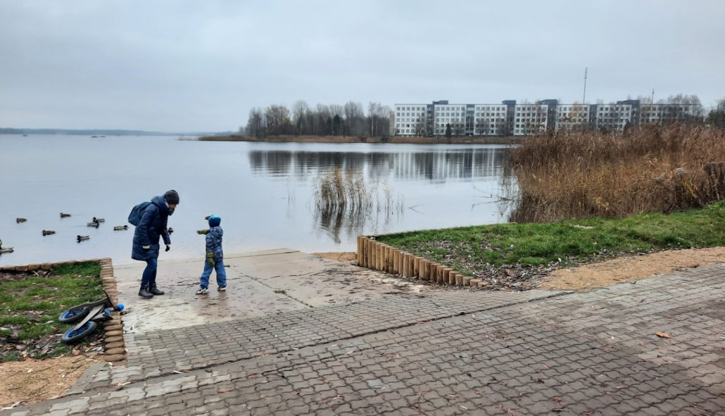 Ķīšezers jauna bezmaksas laivu ielaišanas vieta pie Ezermalas ielas ar pievedceļu, uzlabojot pieejamību makšķerniekiem un rekreācijai.