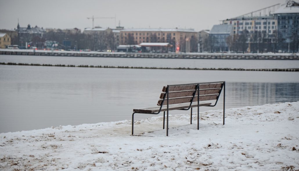 Ziemas peldūdens kvalitāte Rīgā: ziemas peldētāji Lucavsalas līcī; paziņojums par BIOR 6. janvāra paraugu analīzēm, ka ūdens ir labs un peldēties atļauts arī Ķīpsalā, Vakarbuļļos, Vecāķos, Bābelītī un Rumbulā.