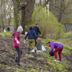 Lielā talka Rīga 2026 – rīdzinieki talko dažādās pilsētas vietās, savācot sadzīves, bioloģiskos un lielgabarīta atkritumus, piepildīti Lielās talkas maisi, sakopta pilsētvide un parki.