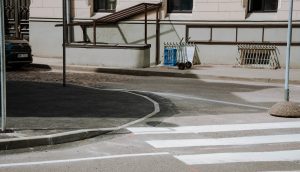Rīga gājēju ietvju apmales – pazemināta ietves mala pie gājēju pārejas pilsētvidē, kas nodrošina ērtāku un drošāku pārvietošanos cilvēkiem ar kustību traucējumiem, senioriem un vecākiem ar bērnu ratiņiem.