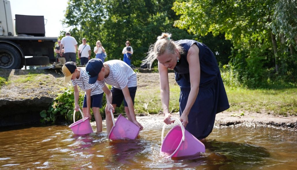 Zandartu mazuļu ielaišana Juglas ezerā zivju resursu papildināšanai un ūdenstilpes ilgtspējīgas apsaimniekošanas veicināšanai.