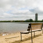 Ķīpsalas peldvieta, kur peldēties aizliegts pēc vētras radīta piesārņojuma. Ūdens paraugu analīzēs konstatēti paaugstināti mikrobioloģiskā piesārņojuma rādītāji, kas neatbilst higiēnas prasībām. Iedzīvotāji informēti, ka peldēšanās Ķīpsalas peldvietā uz laiku ir aizliegta, kamēr netiks atjaunota atbilstoša ūdens kvalitāte un saņemti labvēlīgi analīžu rezultāti.